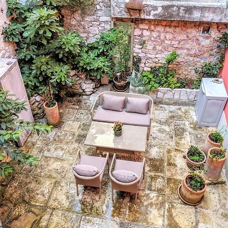 Private Courtyard Medieval Stone Home In Old Town Rovinj Bagian luar foto