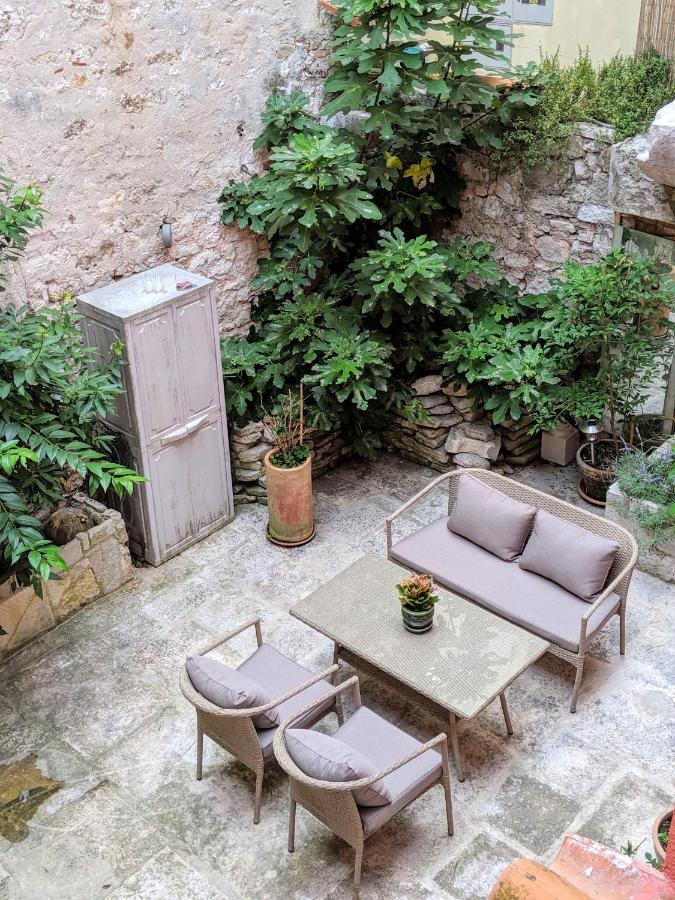 Private Courtyard Medieval Stone Home In Old Town Rovinj Bagian luar foto