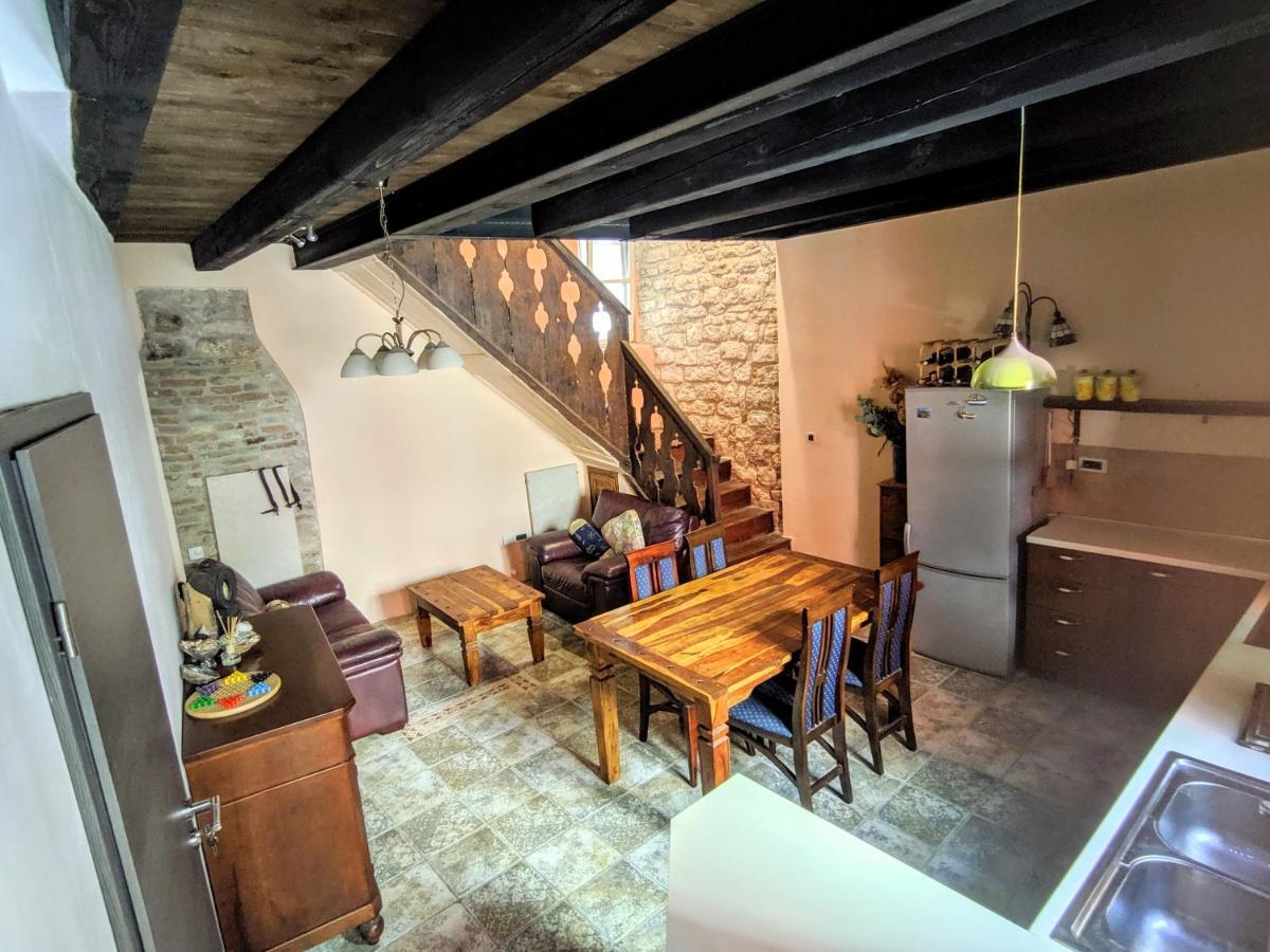 Private Courtyard Medieval Stone Home In Old Town Rovinj Bagian luar foto