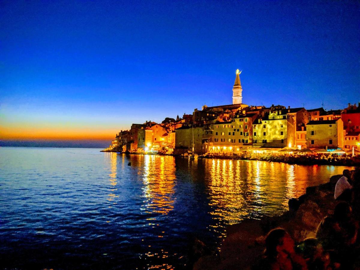 Private Courtyard Medieval Stone Home In Old Town Rovinj Bagian luar foto